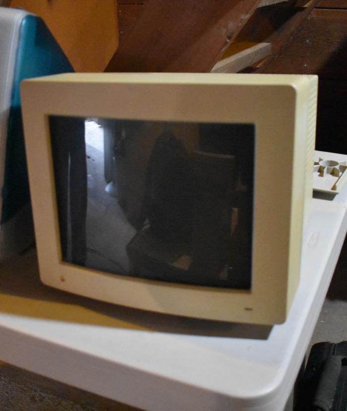 AppleColor High Resolution RGB Monitor